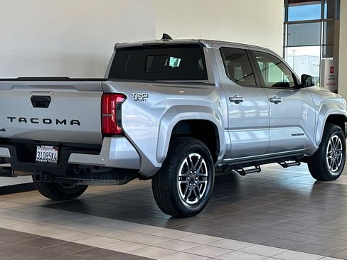 Certified 2025 Toyota Tacoma TRD Sport w/ TRD Sport Upgrade Package AWD/4WD image 4