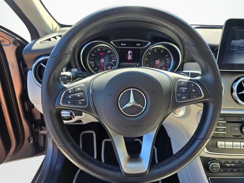 Used 2019 Mercedes-Benz GLA 250 image 14