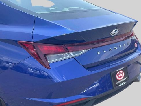 Used 2023 Hyundai Elantra SEL FWD image 12