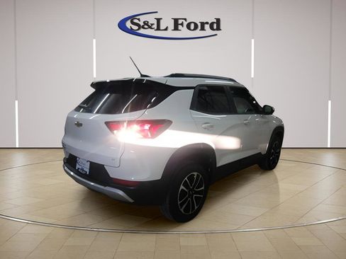 Used 2025 Chevrolet TrailBlazer LT w/ Driver Confidence Package image 7