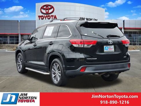 Used 2019 Toyota Highlander XLE FWD image 6