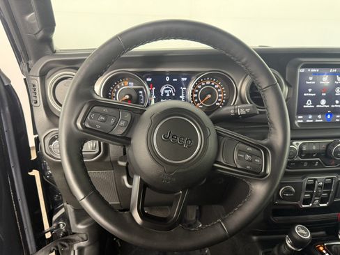 Used 2023 Jeep Gladiator Sport AWD/4WD image 24