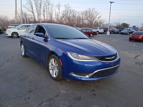 Used 2015 Chrysler 200 Limited w/ Convenience Group image 3
