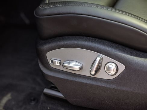 Certified 2026 Porsche Macan AWD/4WD image 16