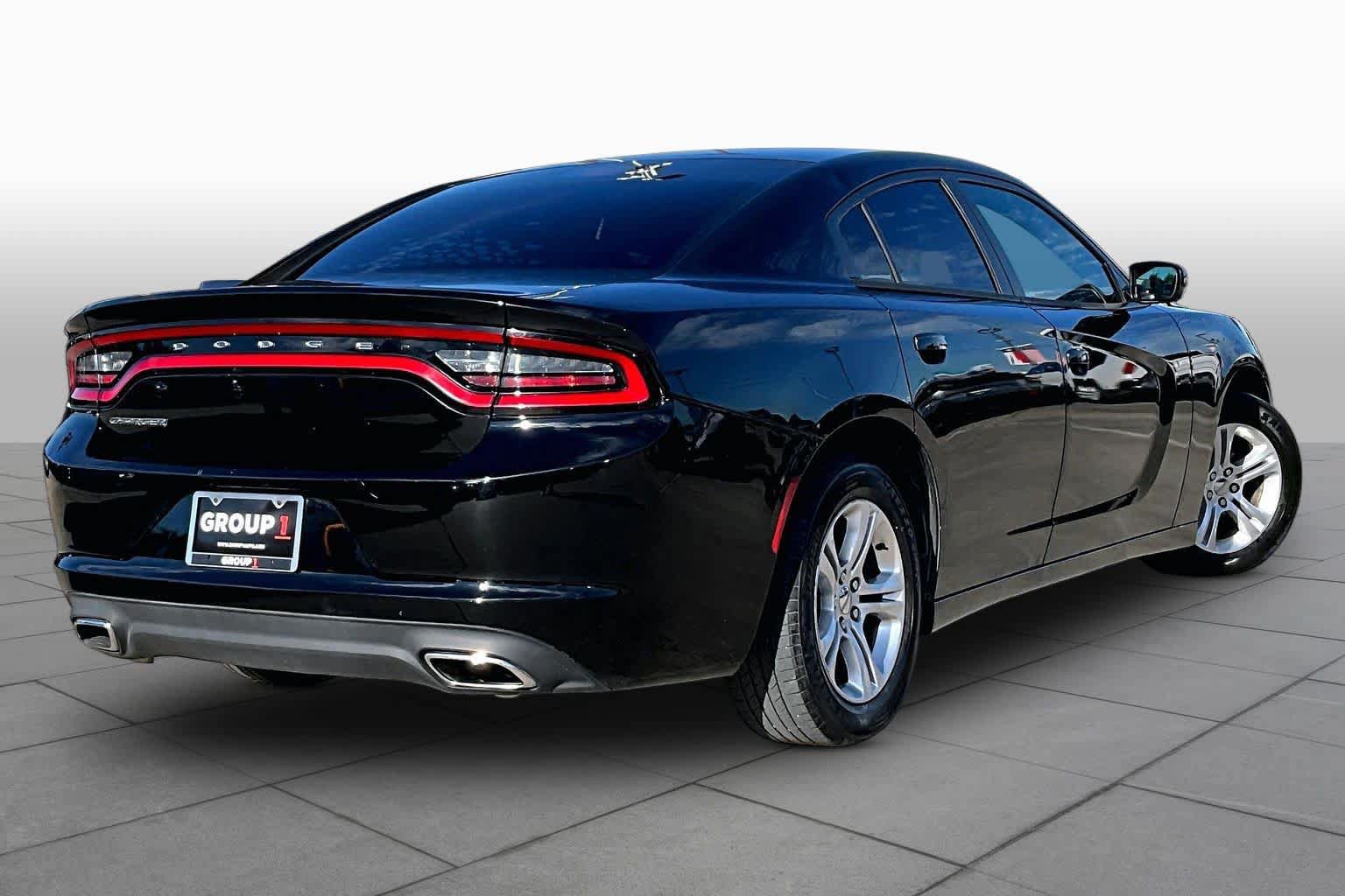 Used 2017 Dodge Charger SE RWD image 13