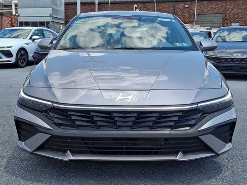 Certified 2025 Hyundai Elantra Hybrid FWD image 2
