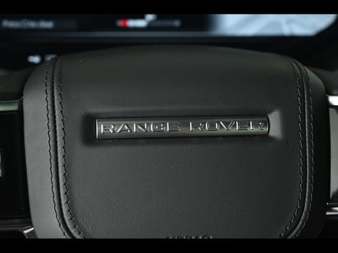 Used 2025 Land Rover Range Rover Long Wheelbase SE image 19