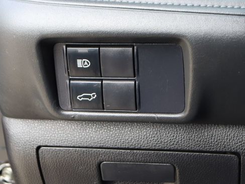 Used 2021 Toyota Highlander XLE AWD/4WD image 21