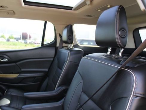 Used 2017 GMC Acadia Denali w/ Technology Package AWD/4WD image 12
