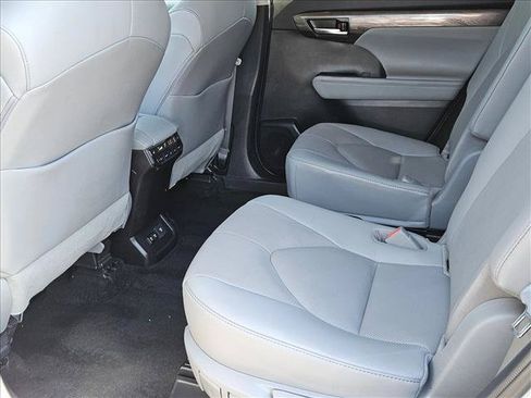Used 2021 Toyota Highlander Platinum FWD image 26