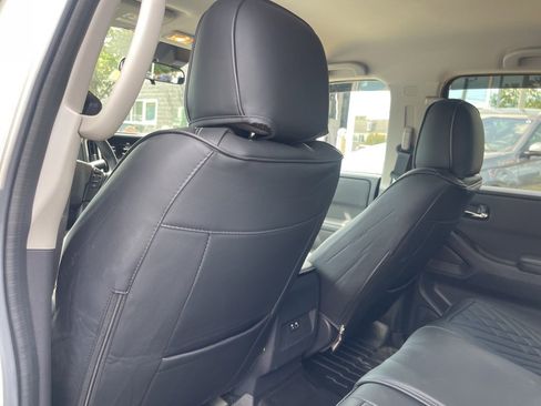 Certified 2025 Nissan Frontier SV image 21