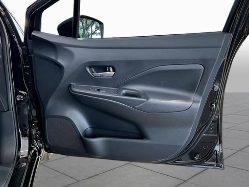 Used 2025 Nissan Versa SV w/ Trunk Package FWD image 23