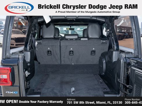 Used 2023 Jeep Wrangler Unlimited Sahara w/ Cold Weather Group AWD/4WD image 10