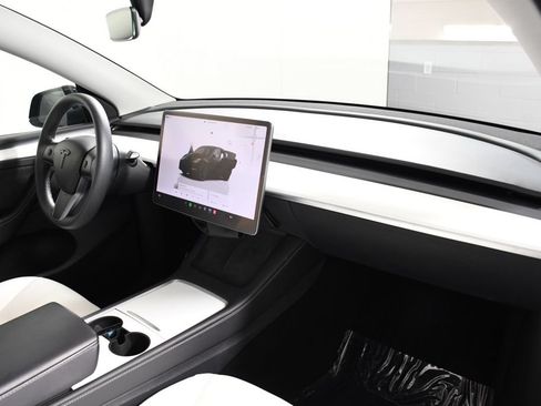 Used 2023 Tesla Model Y Performance AWD/4WD image 19