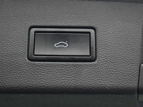 Used 2019 Volkswagen Atlas SEL Premium image 16