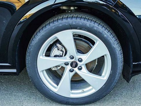 New 2025 Audi Q5 Prestige image 9