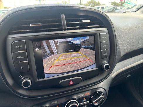 Used 2025 Kia Soul LX w/ LX Technology Package FWD image 22