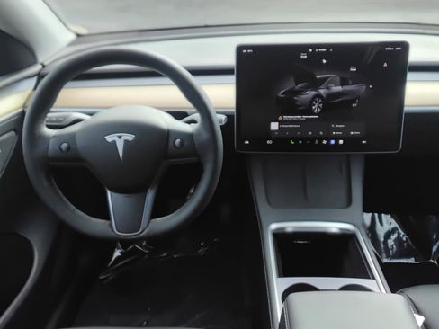 Used 2023 Tesla Model Y AWD image 21