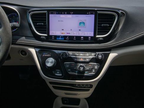 Used 2023 Chrysler Pacifica Touring-L FWD image 24