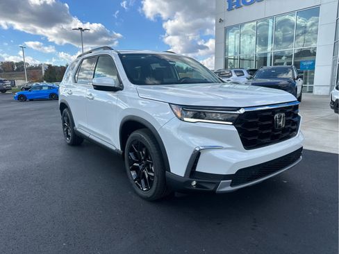 New 2025 Honda Pilot Touring image 2