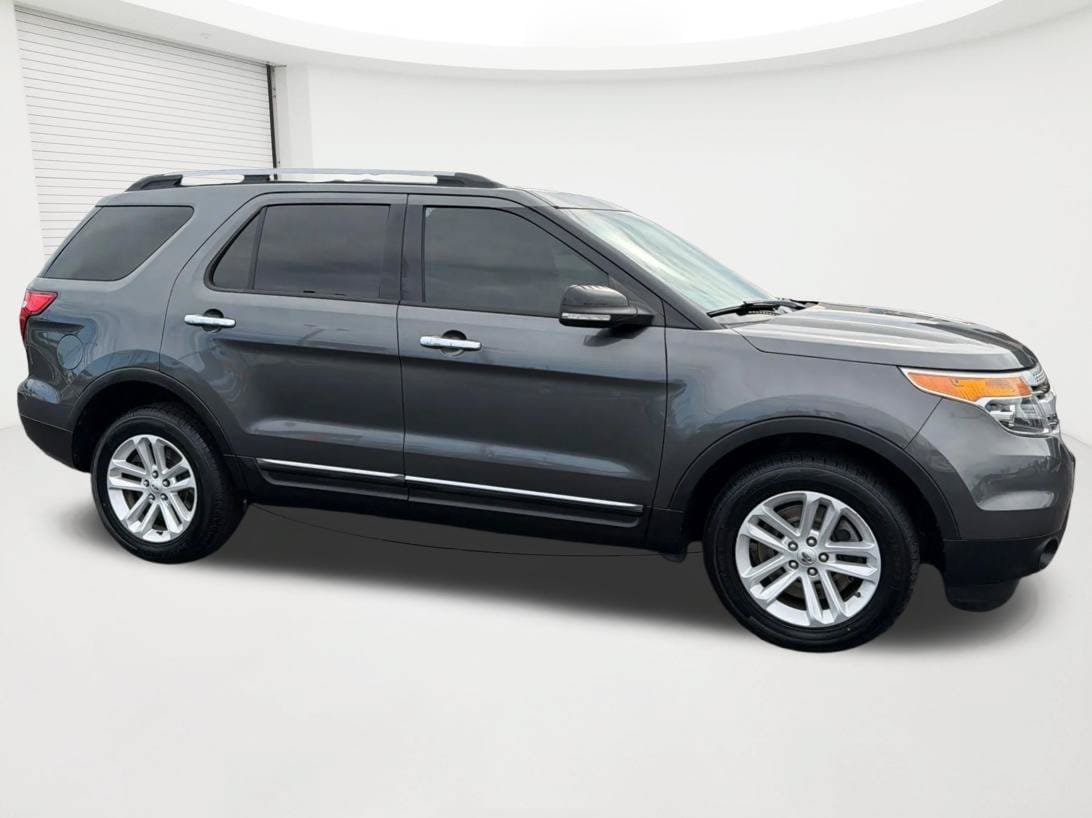 Used 2015 Ford Explorer XLT w/ Equipment Group 202B AWD/4WD image 4