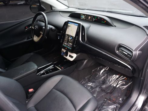 Used 2017 Toyota Prius Prime Advanced FWD image 14