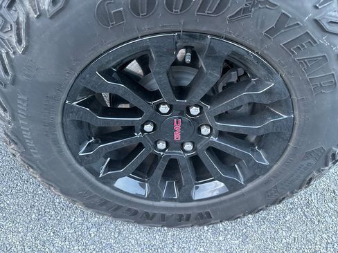 Used 2023 GMC Sierra 1500 AT4X image 12