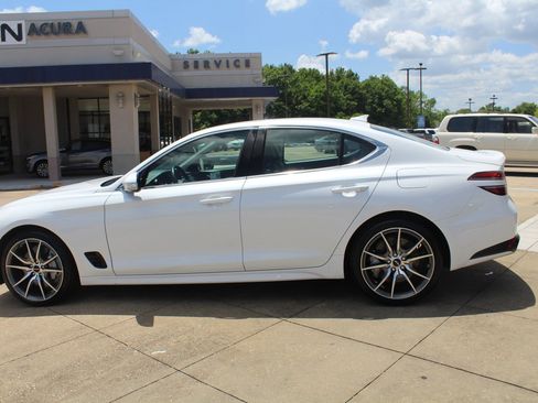Used 2025 Genesis G70 2.5T RWD image 7