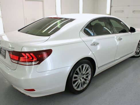 Used 2016 Lexus LS 460 w/ Comfort Package image 30