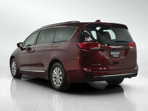 Used 2018 Chrysler Pacifica Touring-L Plus image 3