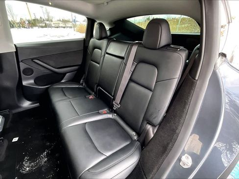 Used 2022 Tesla Model Y Long Range image 20