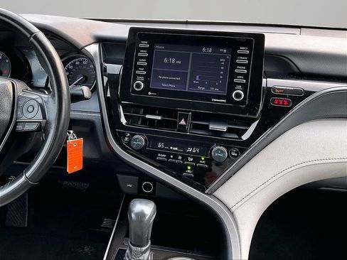 Used 2022 Toyota Camry SE FWD image 7