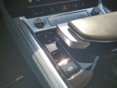 Used 2023 Audi e-tron Prestige w/ Prestige Package AWD/4WD image 27