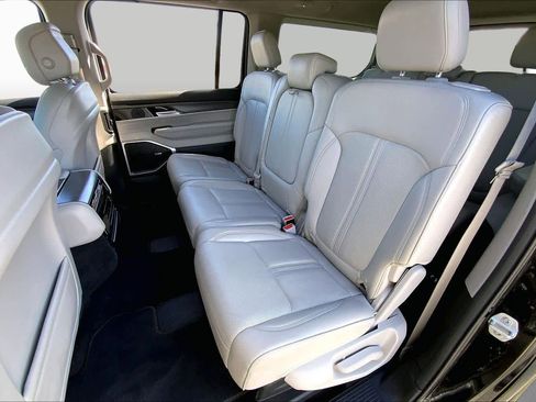Used 2024 Jeep Wagoneer Series II w/ Flexible Seating Group RWD image 20