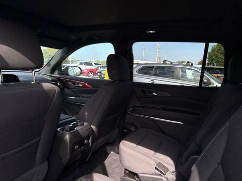 Used 2024 Chevrolet Traverse Z71 w/ Enhanced Driving Package AWD/4WD image 9