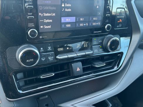 Used 2022 Toyota Highlander L image 13