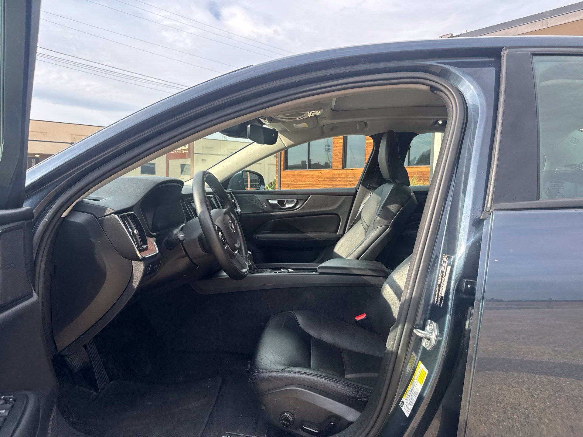Used 2019 Volvo S60 T5 Momentum w/ Multimedia Package FWD image 9