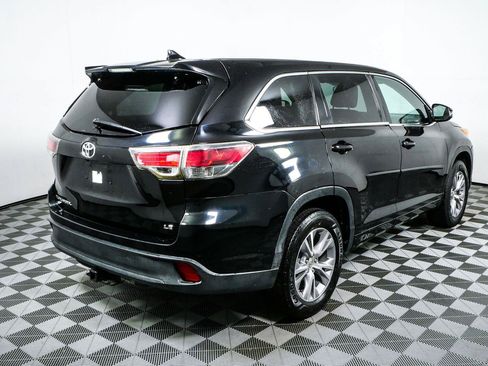 Used 2015 Toyota Highlander Plus FWD image 3