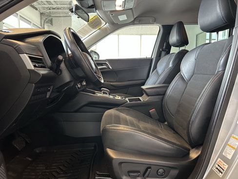 Used 2023 Mitsubishi Outlander SE image 8