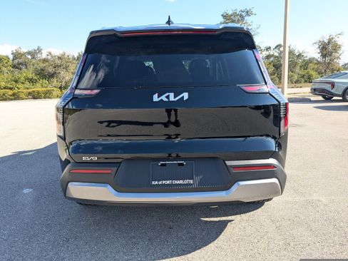 New 2026 Kia EV9 Wind image 6