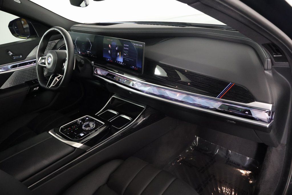 Used 2024 BMW 760i xDrive w/ Executive Package AWD/4WD image 9