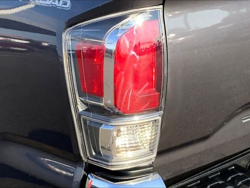 Used 2022 Toyota Tacoma TRD Off-Road AWD/4WD image 29