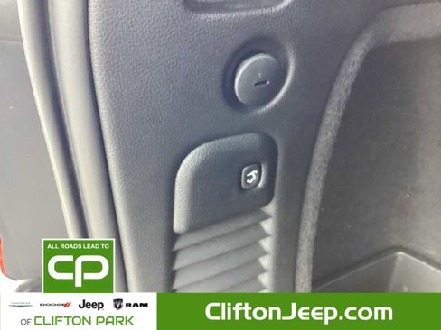 Certified 2024 Dodge Durango GT image 7