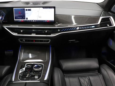 Used 2025 BMW X7 M60i image 36