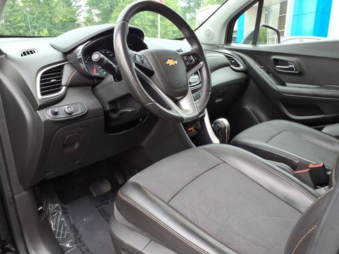 Certified 2019 Chevrolet Trax LT w/ LT Convenience Package FWD image 12