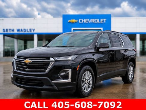 Used 2023 Chevrolet Traverse LT w/ Rear Camera Mirror Package AWD/4WD image 3