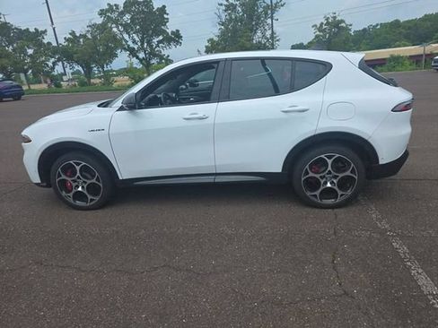Used 2024 Alfa Romeo Tonale Veloce w/ Active Assist Package AWD/4WD image 3