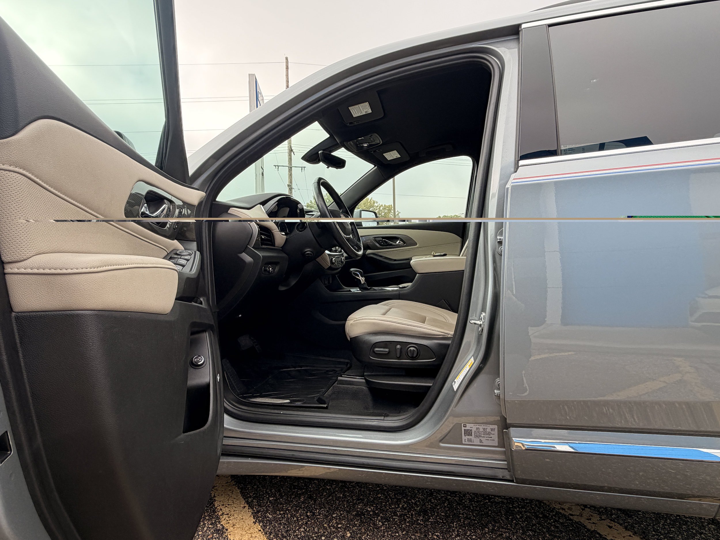 Used 2023 Chevrolet Traverse Premier AWD/4WD image 4