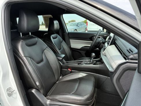 Used 2025 Jeep Compass Limited AWD/4WD image 36