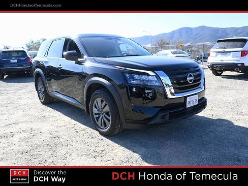 Used 2024 Nissan Pathfinder S image 3